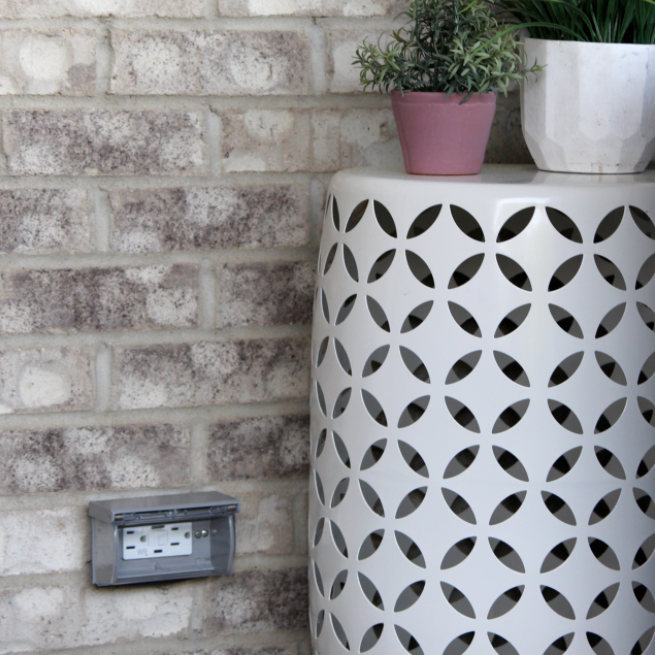 1597TRWRUSBACW Installed Outdoors